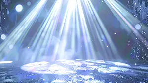 複数の白い光の筋が降り注ぎ床面が氷やクリスタルのように反射して輝いている美しい空間